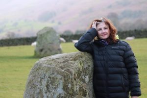 Smiling beautiful woman in the countryside. Image by Sunny Love from Pixabay